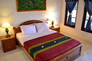Flamboyan Hotel - Kuta - 4