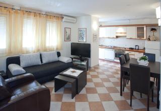 Ideal Location Split Apartments - Split - 3