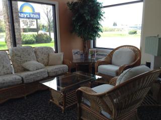 Days Inn by Wyndham Mackinaw City - Lakeview - 4