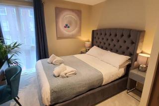 Luxury One Bedroom Apartment Within the City Walls - 4