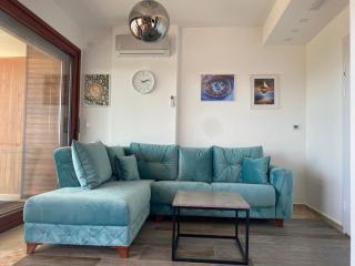 Bitcoin and Ethereum Deluxe Apartments - Bar - 3