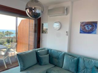 Bitcoin and Ethereum Deluxe Apartments - Bar - 4