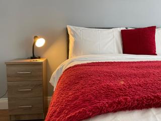 Durham 3 Bedroom House With Parking - 8