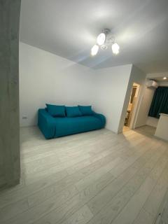 Studio-Ion Mihalache-Bucuresti - Bucarest - 1