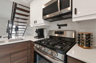 Contemporary Couples Getaway Near Austin Favorites - Loft 21 - Austin - 4