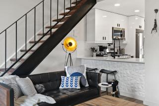 Contemporary Couples Getaway Near Austin Favorites - Loft 21 - Austin - 9
