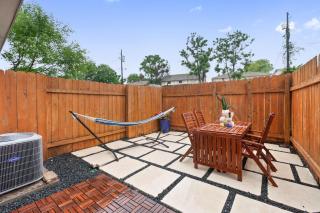 Contemporary Couples Getaway Near Austin Favorites - Loft 21 - Austin - 8