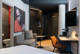 Radisson RED Hotel Johannesburg Rosebank - 1