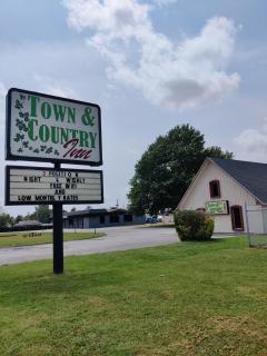 Town and Country INN - Rogers - 0