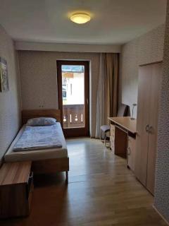Wei Wei's Hostel - Ehenbichl - 6