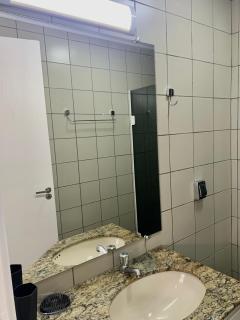 707- Apartamento Encantador, amplo e decorado, quarto, sala, cozinha, mobiliario moderno, cozinha completa com utensílios , Excelente vista da cidade e localização privelegiada no bairro Bigorrilho - Curitiba - 8