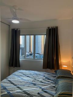 707- Apartamento Encantador, amplo e decorado, quarto, sala, cozinha, mobiliario moderno, cozinha completa com utensílios , Excelente vista da cidade e localização privelegiada no bairro Bigorrilho - Curitiba - 4
