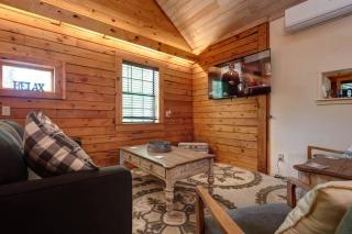 Aunt B's Cabin in the Woods @ The Overlook Cabins - Lampe - 4
