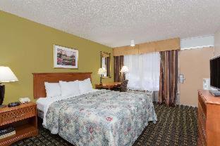 Days Inn & Conf Center by Wyndham Southern Pines Pinehurst - Southern Pines - 5