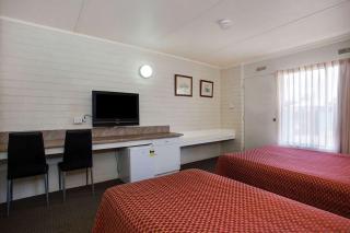 Econo Lodge Portland - 3