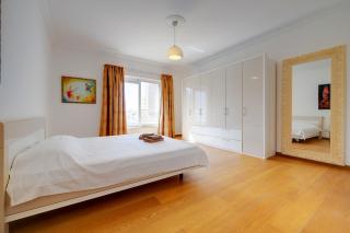 Seafront Apartment in Sliema with Pool, Upmarket Complex - Sliema - 3