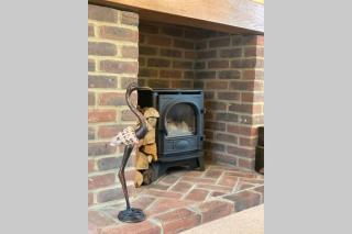 Entire home to rent - Beautifully presented detached chalet bungalow in Midhurst, West Sussex - 4