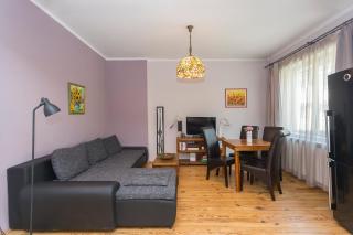 Colorful 2BDR Apartment in the City Center - 4