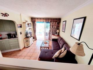 FIRST LINE Villa Floor Studio Apartment with amazing sea view Air Conditioned just 50m from the beach - Adeje - 4