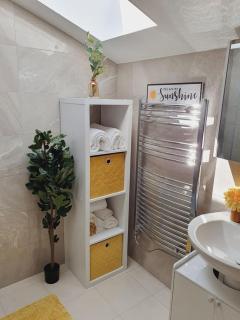 Deluxe Spacious Apartment in Chadwell Heath, London - Goodmayes - 1