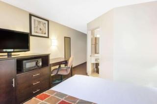 Travelodge by Wyndham Romulus Detroit Airport - Romulus - 6