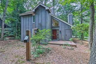 6 Mi to Lake Harmony Quiet Getaway with Deck! - Lake Harmony - 9