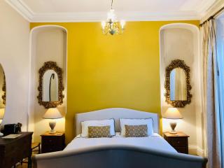 Ascot House Hotel - 1