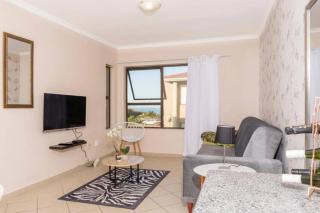 Sun n Surf Sunny and spotless 1 bedroom apartment - Ballito - 0