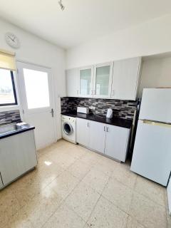 2 bedroom townhouse, close to Paphos harbour, use of onsite facilities - 6