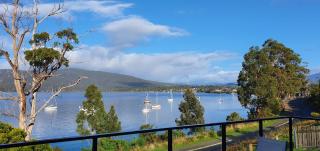 The Beach House- private jacuzzi and wood fire! - 6