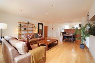 JOIVY Spacious 2 bed,2 bath flat, free parking and rooftop terrace - Edimburgo - 7