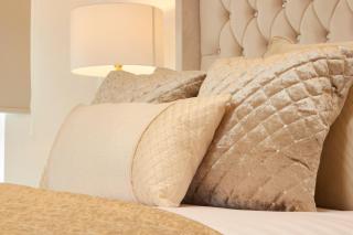 Deluxe City Centre Apt Free Parking River View Balcony - 5