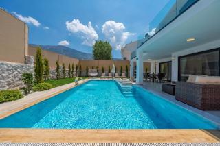 Luxury 4-Bed Villa with private pool and Jacuzzi - Ovacık - 7