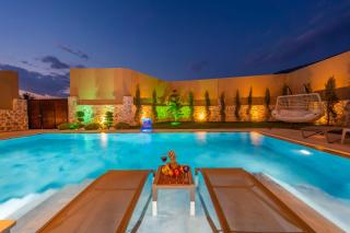 Luxury 4-Bed Villa with private pool and Jacuzzi - 1