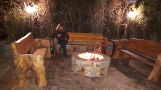Chale de Madeira - Lareira e Fogueira---lindo gramado com mesa para café da manhã, churrasqueira e fogueira - Campos do Jordão - 5