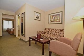 Spark by Hilton Rahway - 1