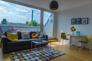 Maureen Lovely 2 Bedroom Unit with Community Pool - Vienna - 0