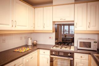 Beautiful Dawn - relax with stunning marina views - 5