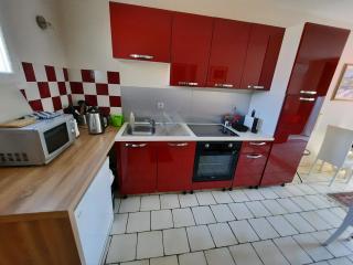 Coquet T2 ,terrasse,parking ,4 kms d Avignon - 5