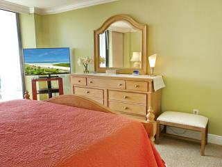 Magical beachfront condo with pool and ocean views - 3