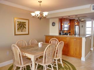 Magical beachfront condo with pool and ocean views - 7