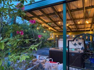Wonderland Adventure Home - UNIQUE STAY With Hot Tub & Pond - 1