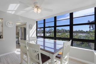 Ideal beachfront condo with pool and two balconies - 3