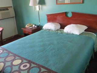 Super 8 by Wyndham Hudson - Hudson - 2