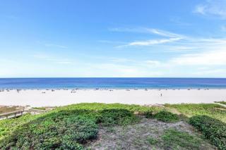 Ideally situated beachfront condo with pool and views - 0