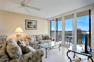 Sunny beachfront condo with pool and SW-facing balcony - 8