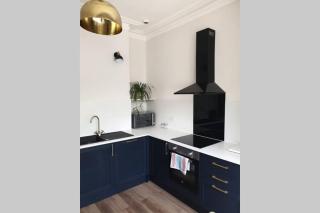 The Cube at No. 21. Modern & Stylish getaway. - 2