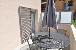 Fantastic Two-bedroom Apartment with garden near the beach - 1