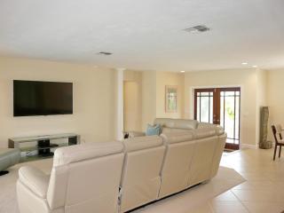 Delightful home with pool and direct boating access - 8