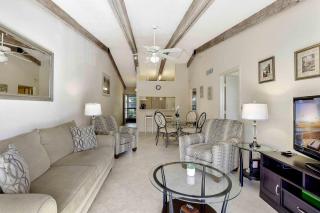 Inland condo with pool and steps to beach/food/shops - 4